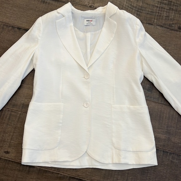 AS NEW HIGH WAISTED SHEGGY WHITE SUIT - Picture 14 of 17